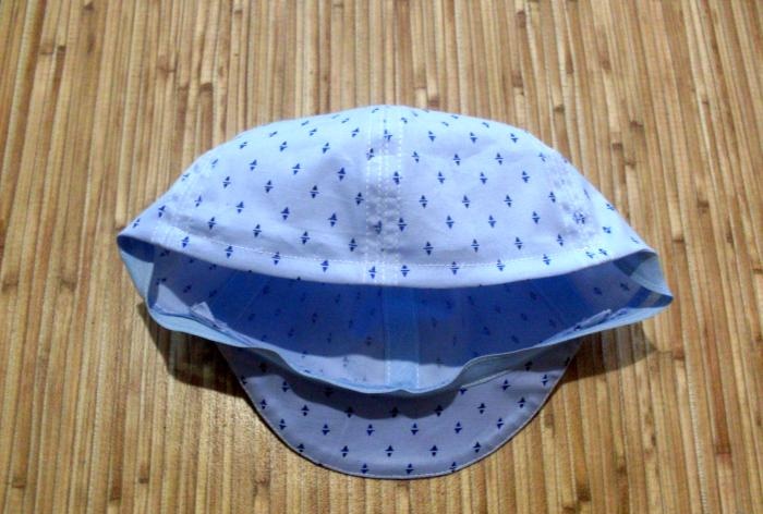 We sew a summer cap for a baby
