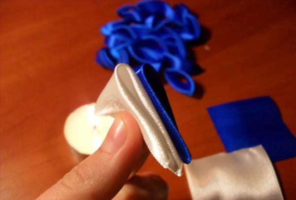 fold a white ribbon