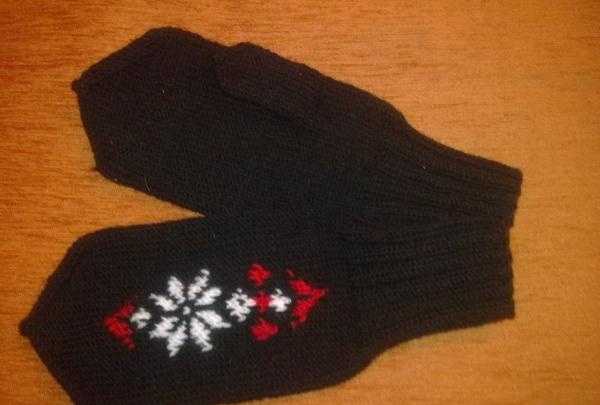 Women's mittens with Norwegian star 1