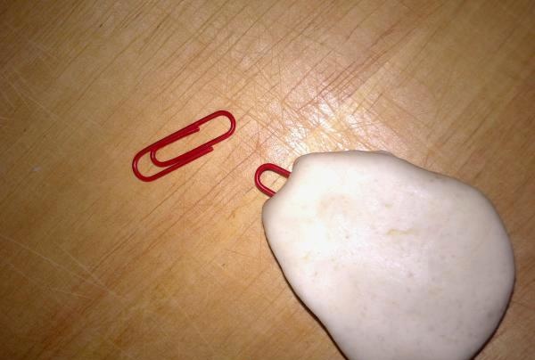 test colored paper clip
