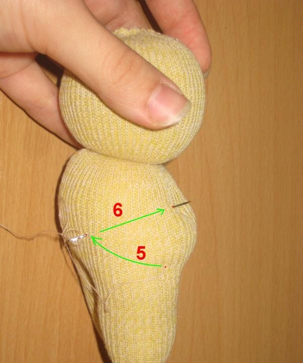 Fasten the thread and sew according to the pattern
