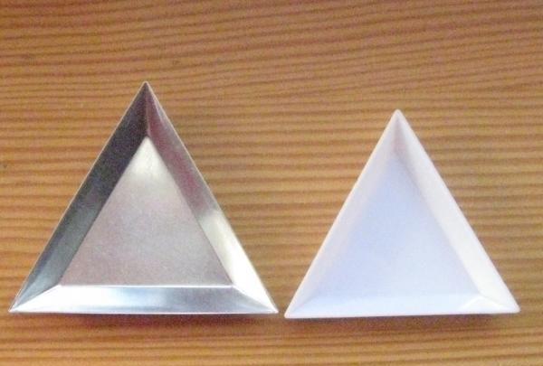 trójkątne talerze