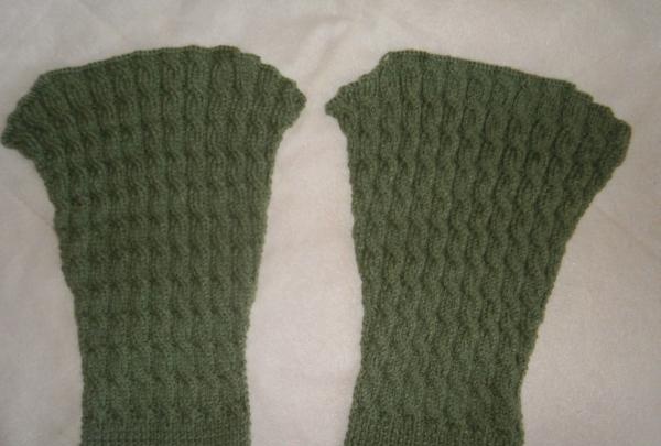 knits similarly
