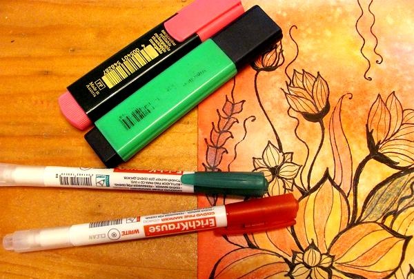 Będziesz potrzebować kolorowych ołówków i pisaka