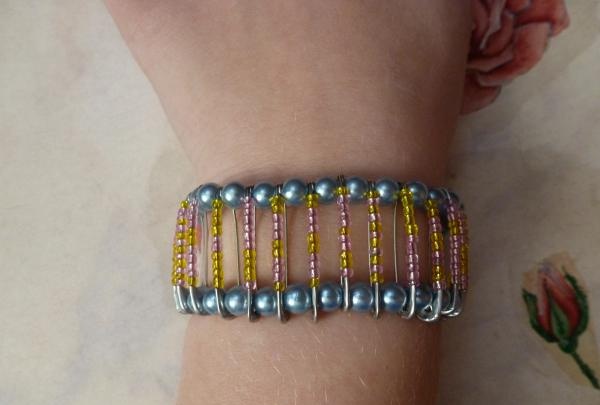 Pin armband