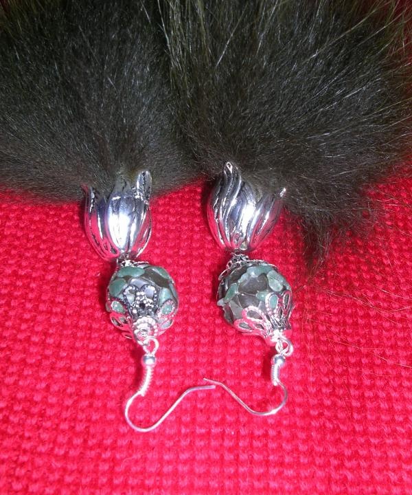 Boucles d'oreilles avec pierre et fourrure