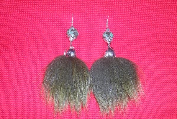 Earrings with fluffy fur