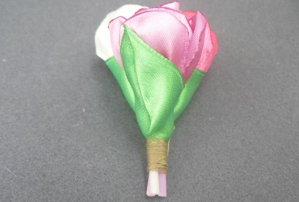 decorate the stem of the bouquet
