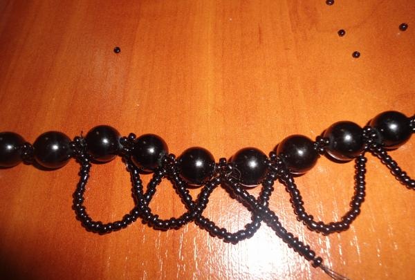 weave a base for a necklace