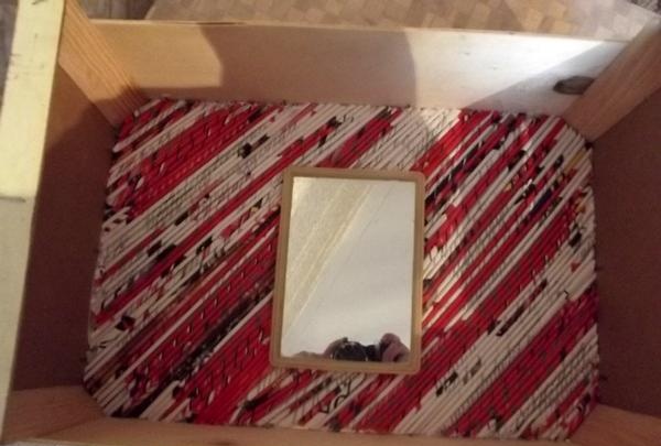 kontrplak kutudan yapılmış dekoratif raf