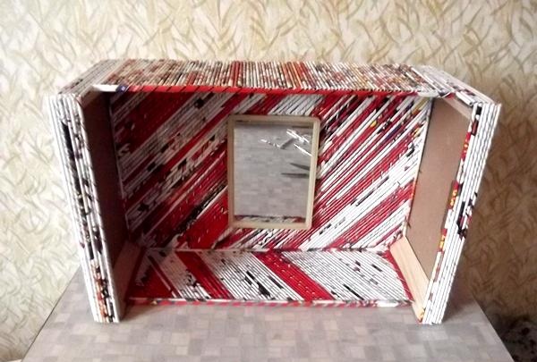 kontrplak kutudan yapılmış dekoratif raf