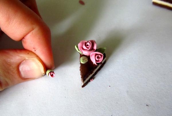 arracades de pastís amb roses crema