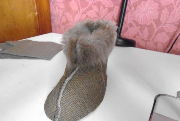 Children's winter slippers made of fur
