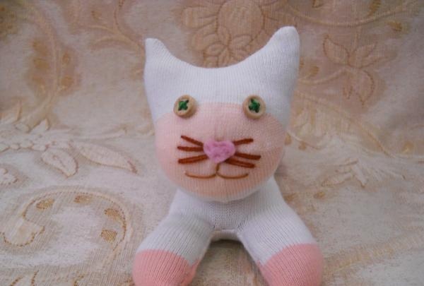 gatito hecho con calcetines