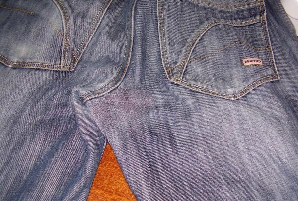 consertando jeans em casa