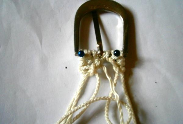 Ceinture en macramé avec perles