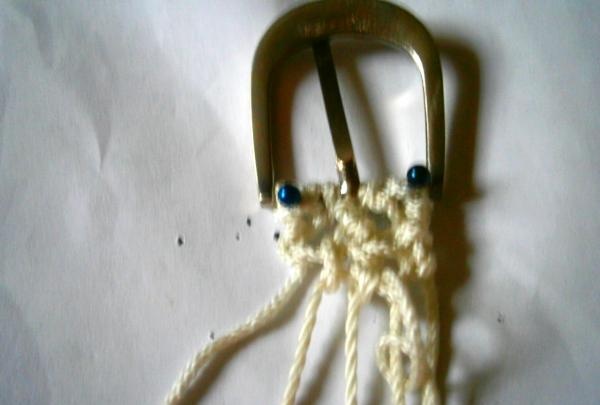 Cinturón de macramé con cuentas