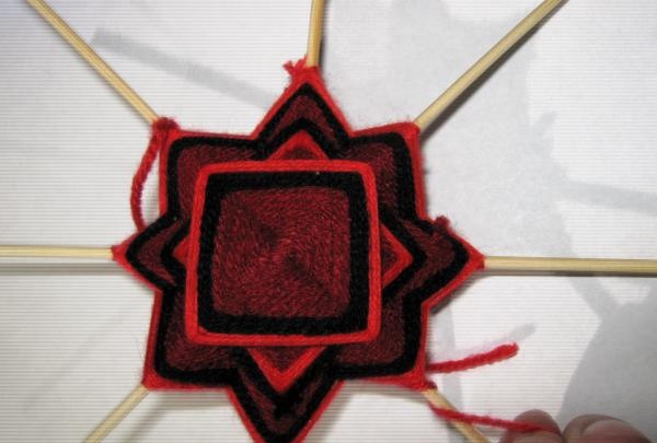 Proutěná mandala ojo de dios