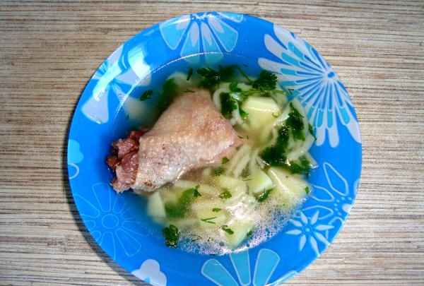 Пилећа супа у спором шпорету