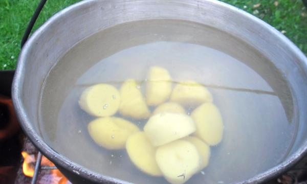 Kartoffeln hinzufügen