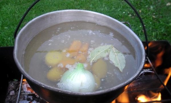 cocinar sopa de pescado