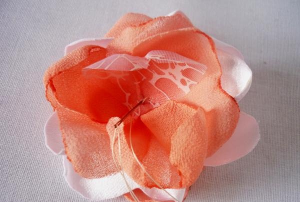 lắp ráp hoa hồng từ vải