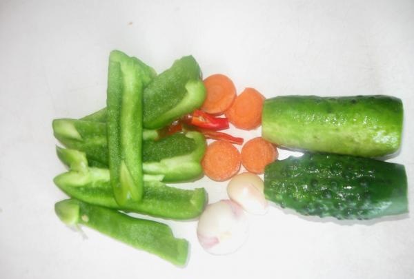 canned cucumbers with tomatoes