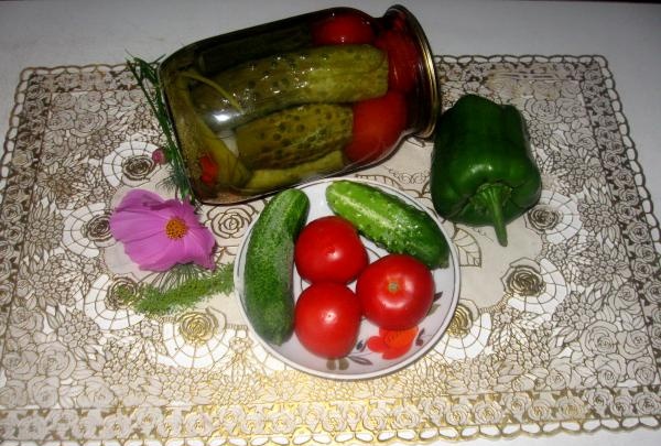 canned cucumbers with tomatoes