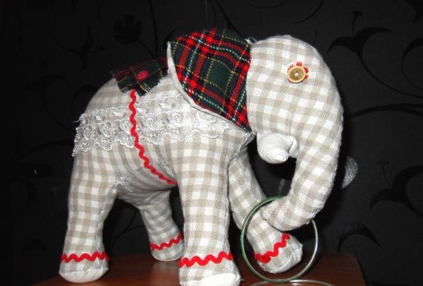 elefant de peluix