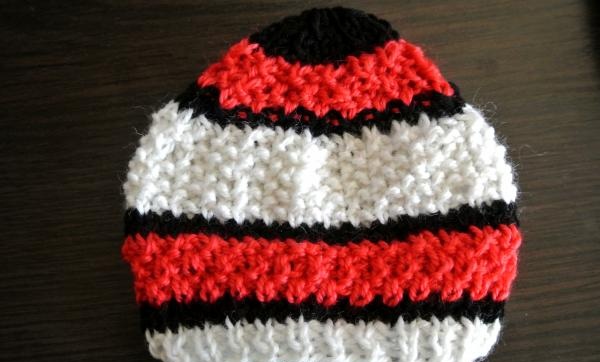 Плетена шапка за новородено