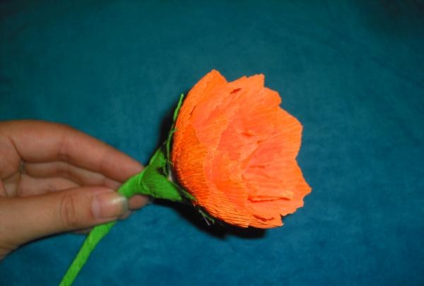 Lotosový kvet z vlnitého papiera