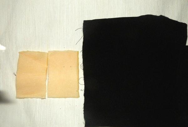 ชิ้นส่วนของผ้าซาตินสีดำ
