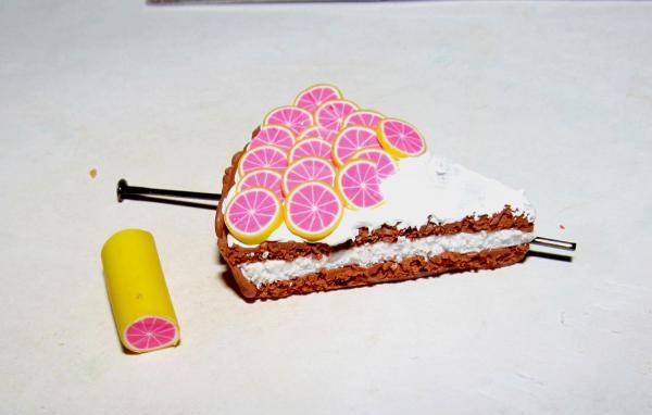 plátek grapefruitového dortu