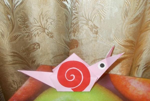 Nakakatawang origami snail