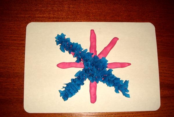 Floco de neve feito de papel ondulado