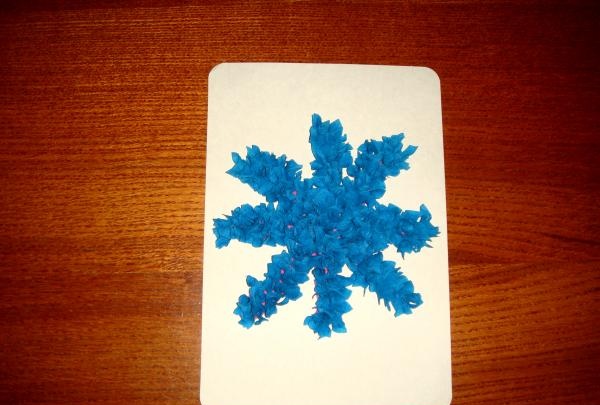 פתית שלג עשוי נייר גלי