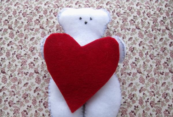 Urso de lã com coração