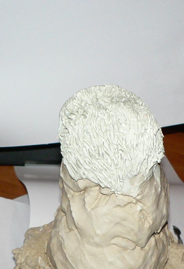 Modellare una statuetta di gufo