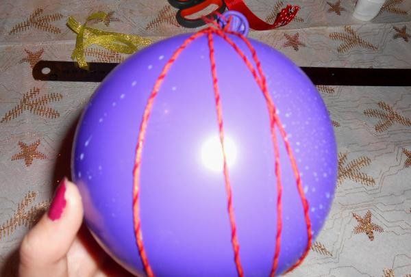 linda tråden runt ballongen