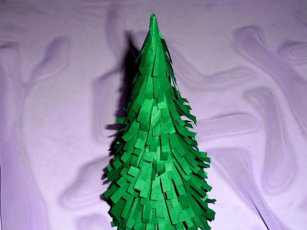 vánoční stromek z nadýchaného papíru