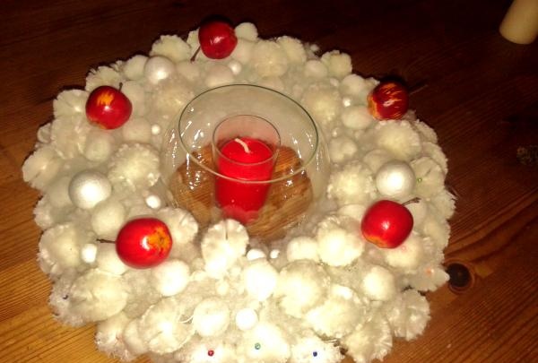 Malambot na pompom wreath