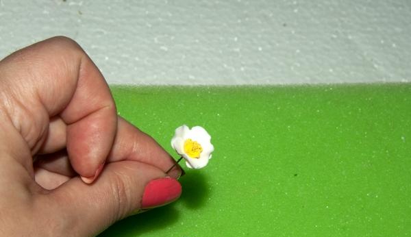 Bracelet with berries and flowers