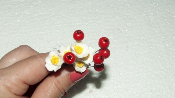 Bracelet avec baies et fleurs