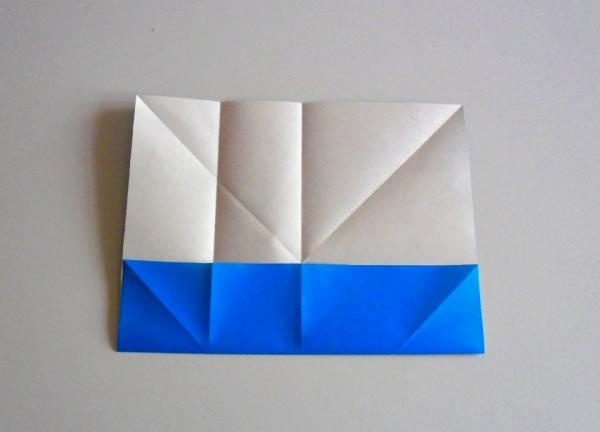 kvet vyrobený zo štvorcového listu papiera
