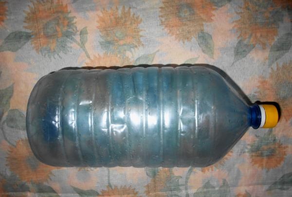 ježko z fľaše a polyetylénu