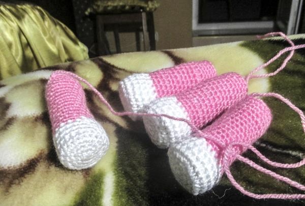 Knitting legs