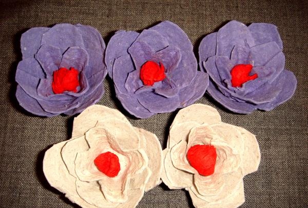 Ruže z papierovej tácky na vajíčka