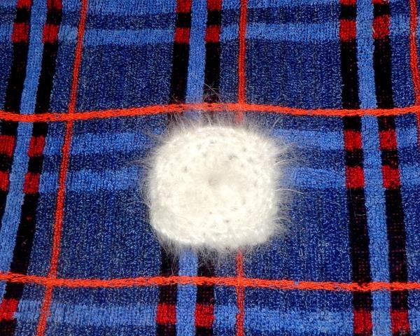 Плетено килимче във формата на сърце