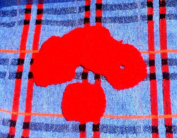 Dzianinowy dywanik w kształcie serca