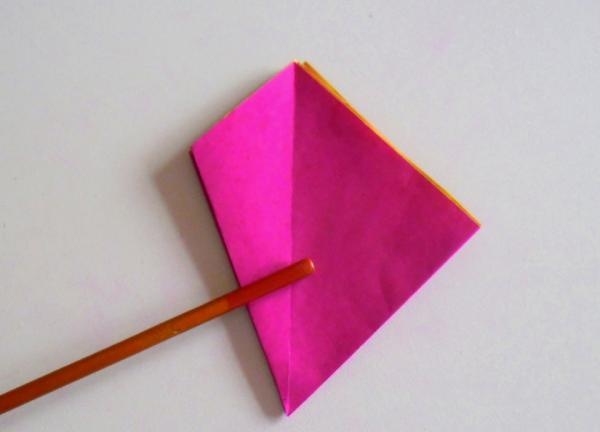 karanfil od papira u boji